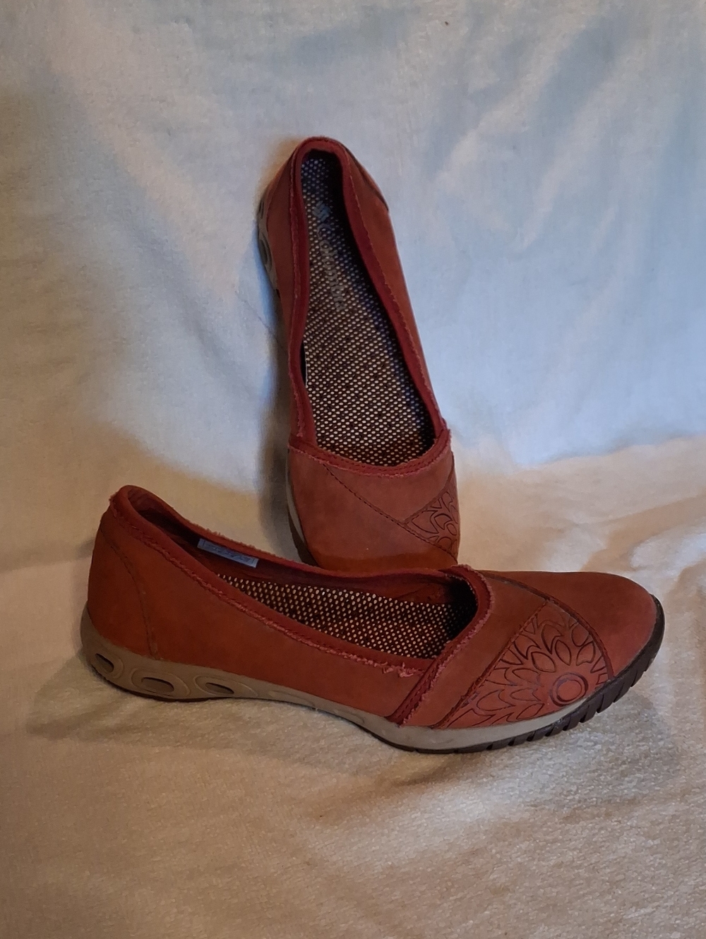 Columbia Women's Rust Slip-On Flats Omni-grip Size 7